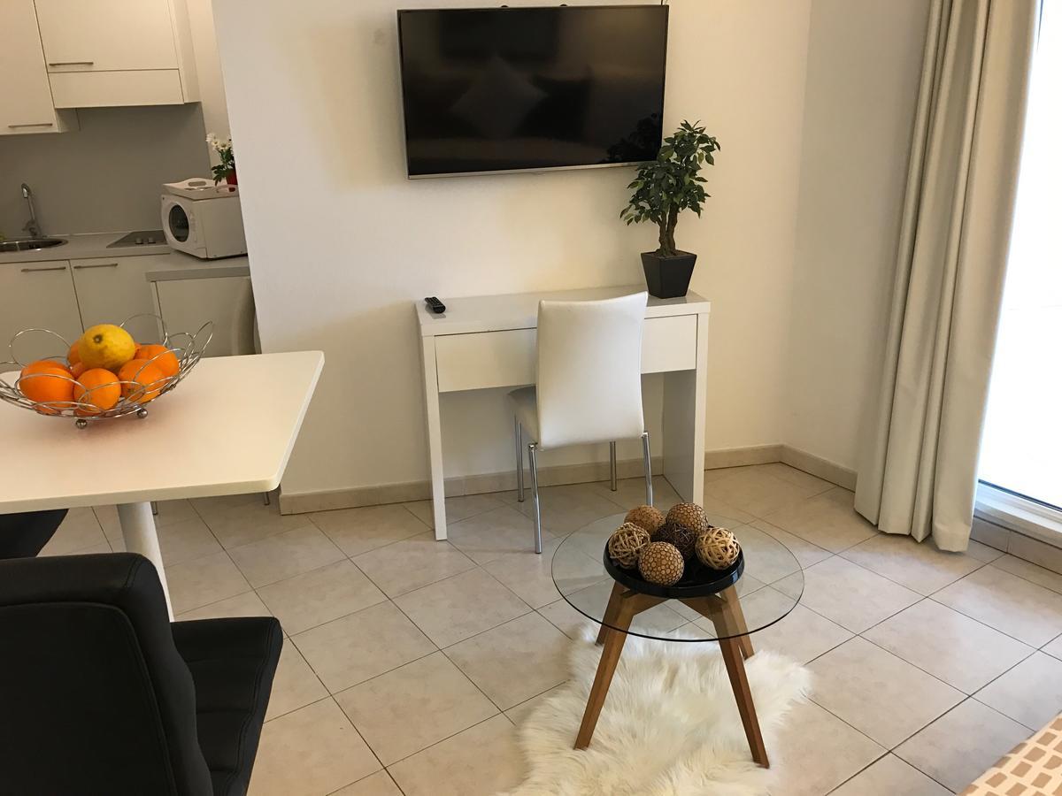 Studio Or One Bedroom Avenue De La Plage Roquebrune-Cap-Martin Exterior photo